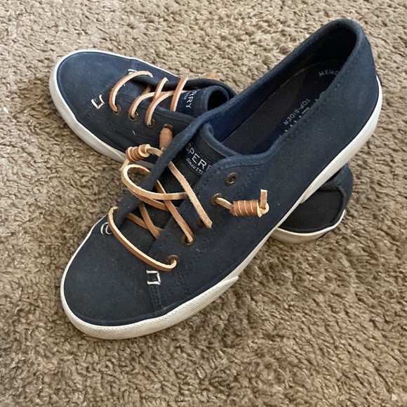 Sperry boat shoes. - Picture 2 of 6